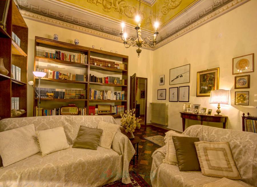 渥尔特拉Residenza Storica Palazzo Ricciarelli别墅 外观 照片